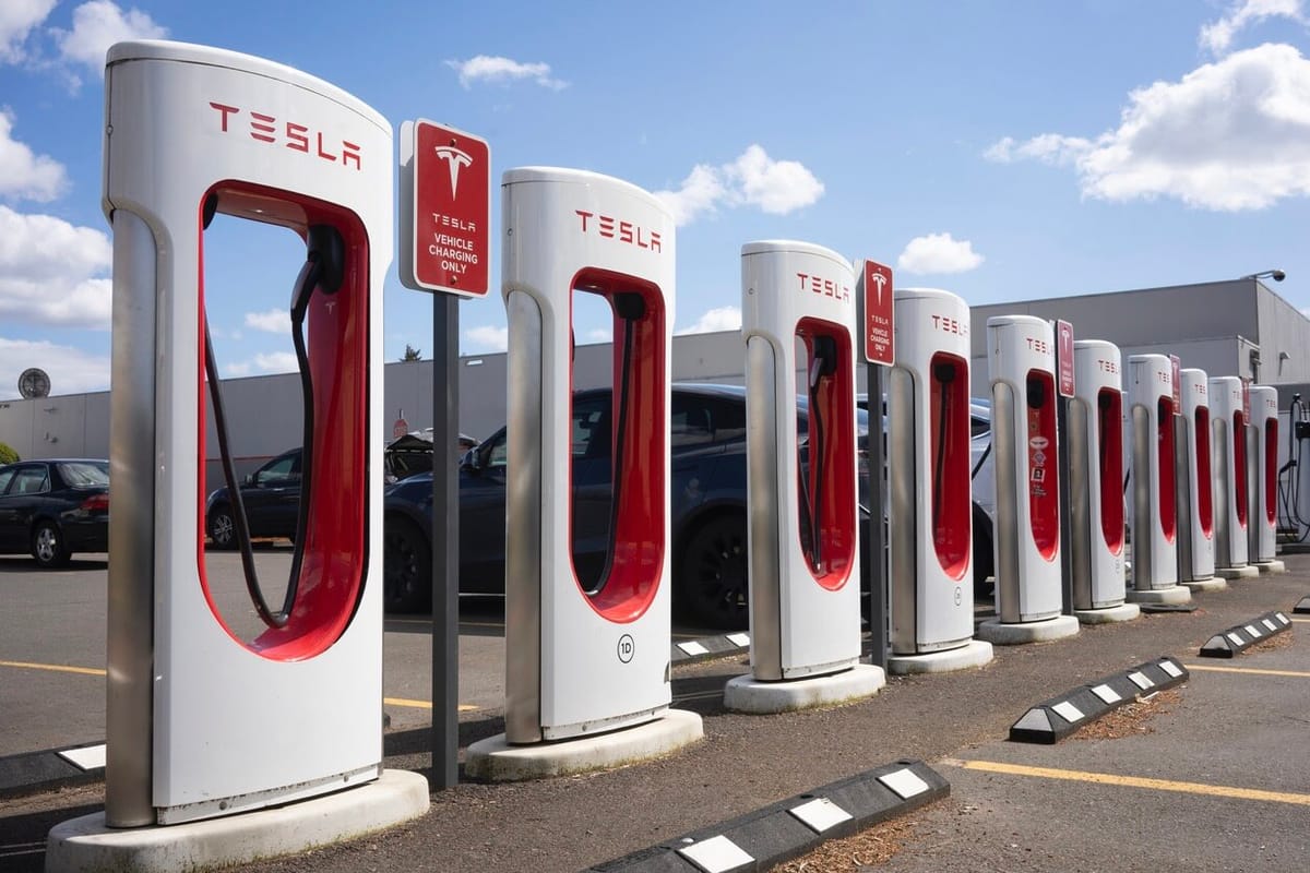 Tesla connected to a Level 3 fast charger